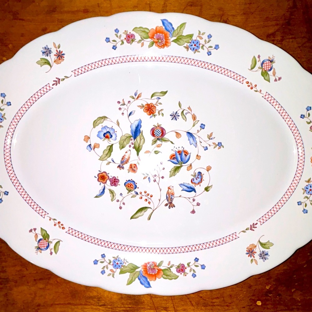 Lenox Lantana serving plate in wind chime pattern